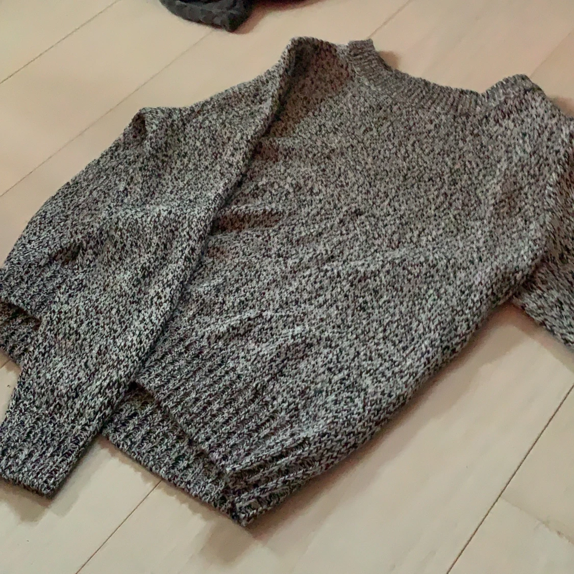 Stickad kort tröja