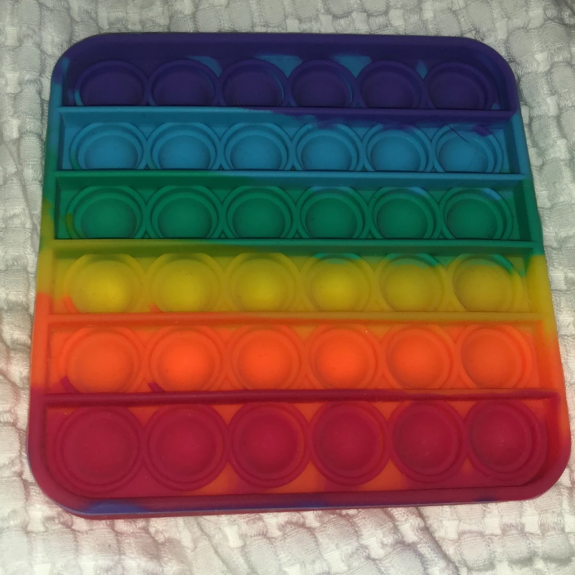  Regnbågs Pop it högsta budet får pop iten.  - 91