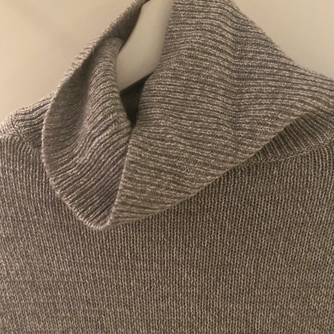 Stickad grå tröja strl M - 91