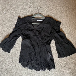 Fin tröja från zara  - Sjukt fin blus från Zara 😎🖤