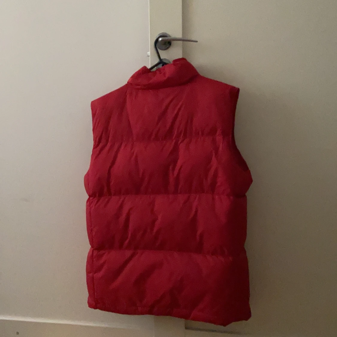 Röd dunväst - 91