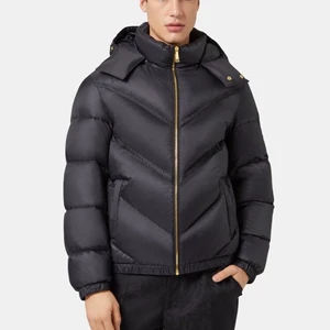 Versace  - Passar inte mig längre, använd ett par gånger, prislappen är kvar, ny pris 14970