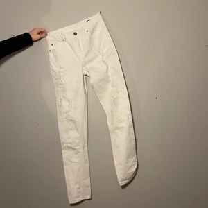 Jeans fra ukendt mærke - Hvide ribbed jeans fra ukendt mærke (står 5 i dem) 