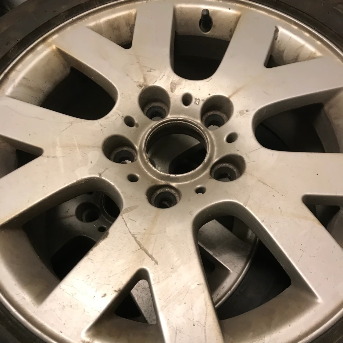 Bridgestone bildäck på Aluminium fälg - 90