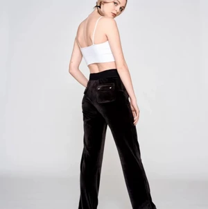 Söker svarta juicy byxor storlek L  - Söker svarta juicy byxor