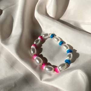 Armband 💫🌈 - jättefint armband som är egengjort! funkar jätte bra som julklapp till exempel! ⚡️ och väldigt bra pris!!