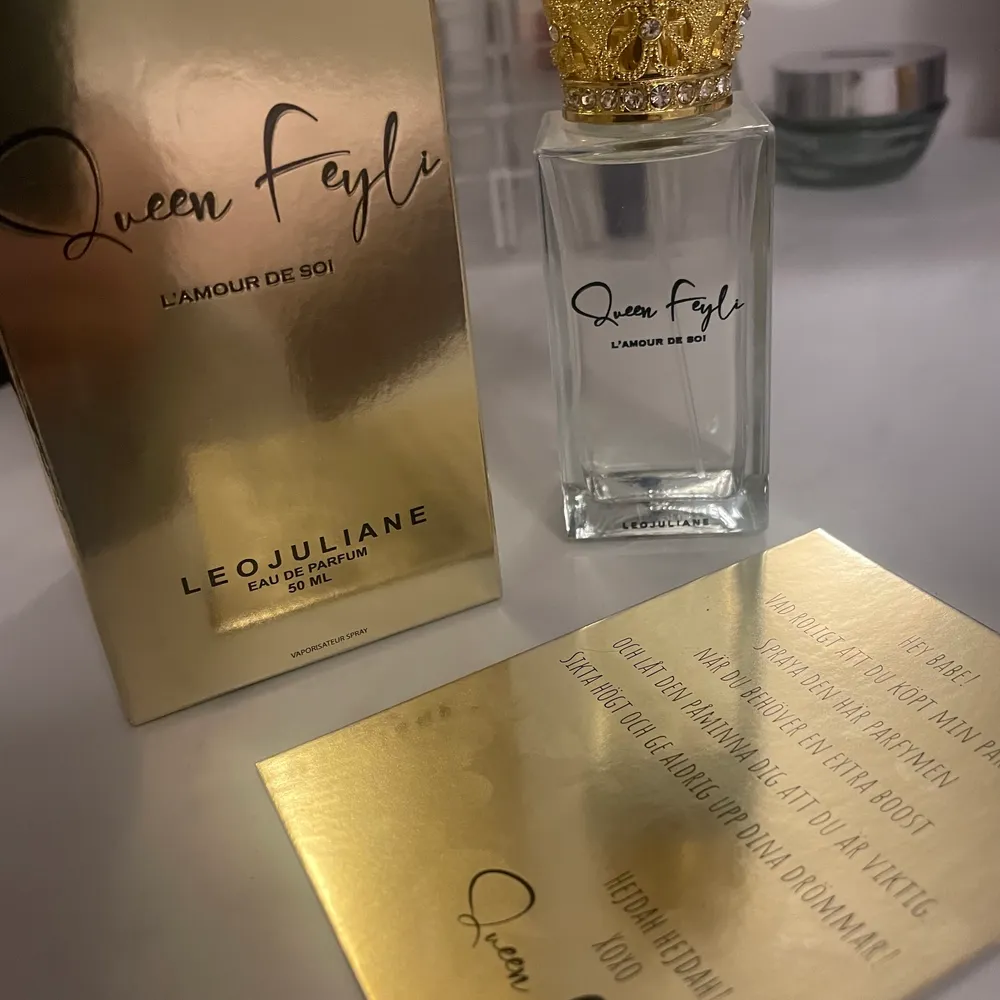 Jag säljer Queen feylis limited edition parfym då den inte faller mig i smaken. Har sprayat en gång för att dofta. . Övrigt.