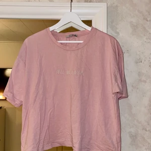 T-shirt storlek S  - T-shirt från nakd, storlek S. Tryck: ”tell me later” 