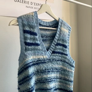 Stickad väst - Fin stickad väst, superfint skick använt endast några gånger❤️