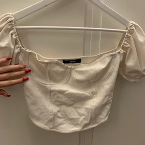 Topp - Fint skick, tyvärr för liten för mig men jätte fin topp