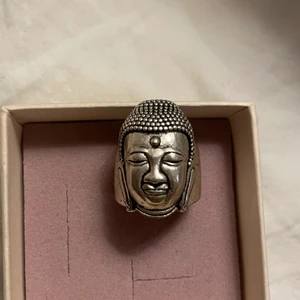 Ring - Säljer min älskade Buddha ring från indiska. Köparen står för frakten💕💕