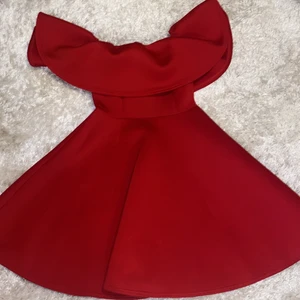 Klänning  - Helt nya 