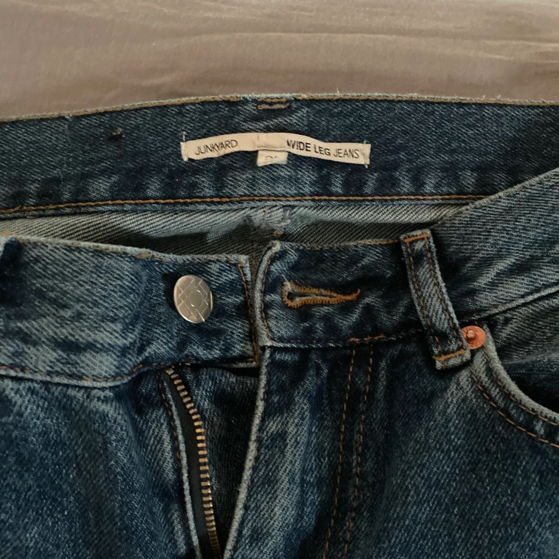 Mörkblåa jeans - 91