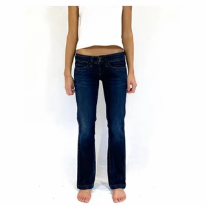 Lågmidjade jeans - Lågmidajde jeans från RELOW. Jag har inte använt de men de var för stora på mig. Det ör inte exakt de jeanse som på bilden men väldigt lika. Kan skicka egna bilder 