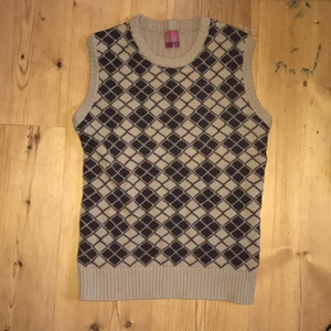 Stickad väst - Fin stickad väst med höst färger