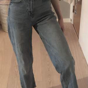 Ett par snygga ljusblå wide leg jeans från lager 157. Ett par favoriter som tyvärr blivit för små. Storlek XS. Köpta för 259kr och säljs för 189kr. 3 för 2!⚡️⚡️