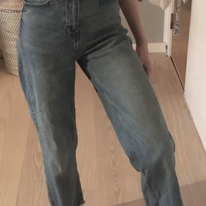 Ljusblå wide leg jeans från lager 157 - Ett par snygga ljusblå wide leg jeans från lager 157. Ett par favoriter som tyvärr blivit för små. Storlek XS. Köpta för 259kr och säljs för 189kr. 3 för 2!⚡️⚡️
