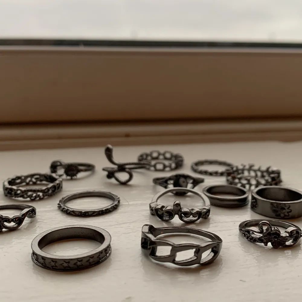 Dessa super fina ringar kommer från shein, säljer då dem inte kommer till användning nå mer.. Accessoarer.