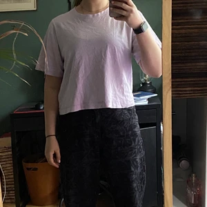 GinaTricot T-shirt storlek M  - En t-shirt från GinaTricot, lite använd men i bra skick!