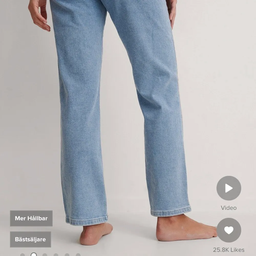 Straight leg jeans från Nakd i storlek 38💫 Aldrig använda då de är alldeles förstora för mig, därför toppenskick! . Jeans & Byxor.