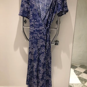 Supersnygg mid klänning  - Mid sommarklänning