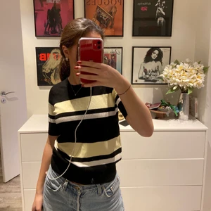 Tröja  - Super skön och fin tröja från Zara. Sparsamt använd. Köpare står för frakt.