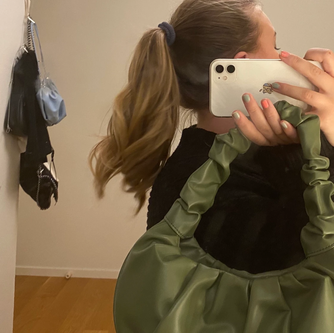 Militärgrön axelväska  - 91