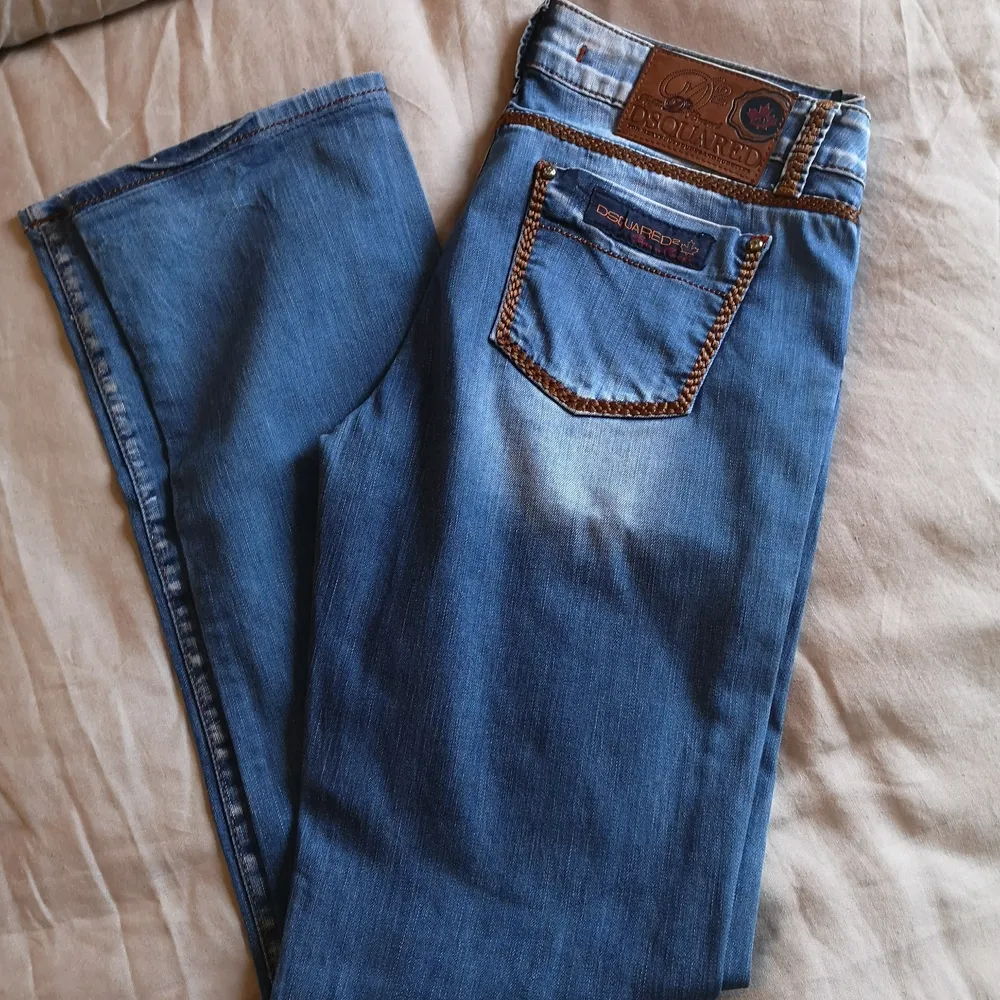 Jätte snygga jeans som sjlövklart är äkta. Nummer finns, kommer ej till användning.. Nypris 2800....... Inget kvitto 400 därav priser. Jeans & Byxor.