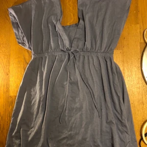 Söt topp - Detta är en ljusblå, sött topp som jag säljer efter som jag inte har använt den så mycket. Den har inga defekter den är bara inte min still längre:)