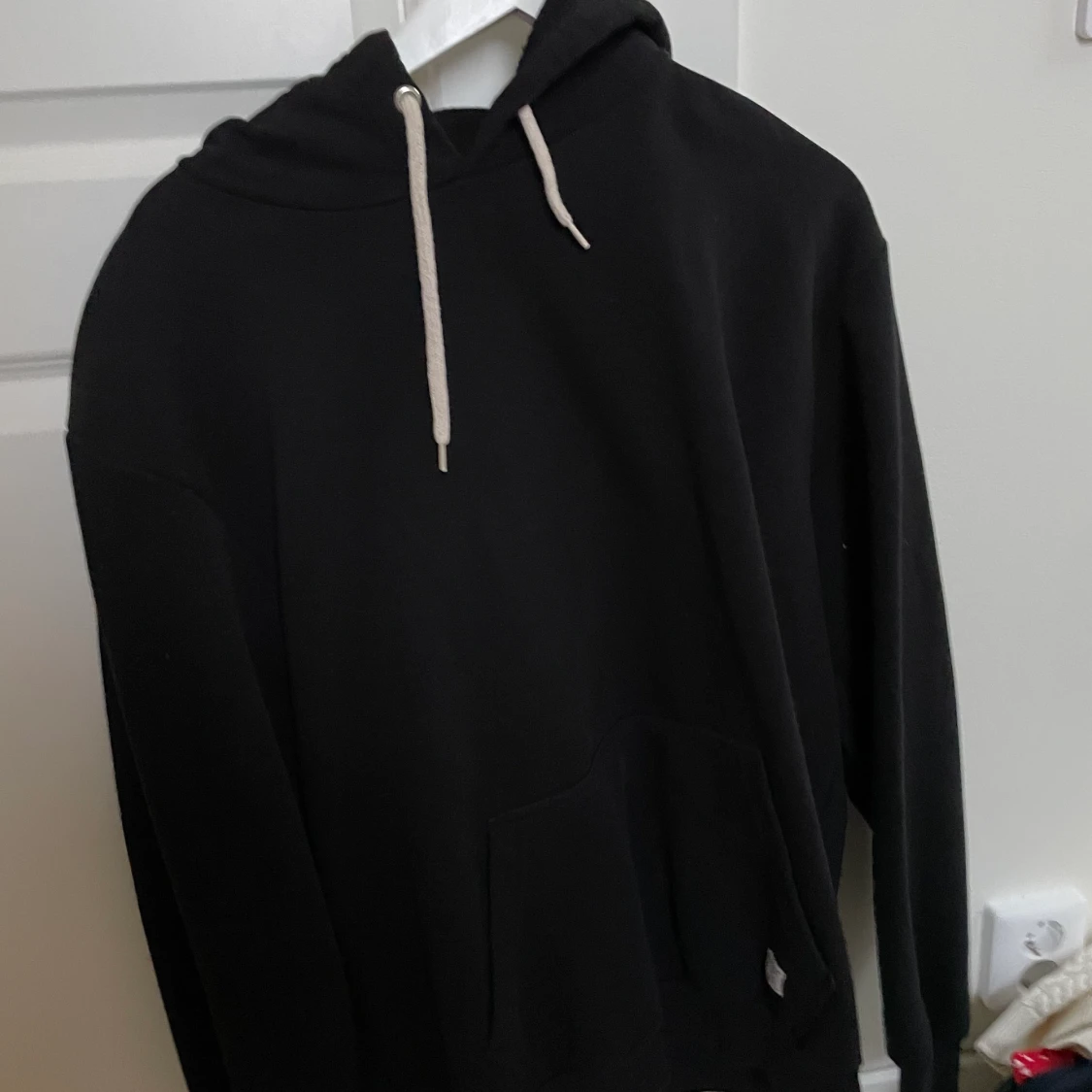Svart hoodie