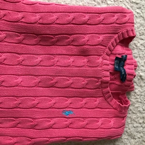 Kabelstickad tröja Ralph Lauren - Så snygg fråga från Ralph Lauren i strl M. (Passar dock S mer). Lite ”vintage” stuk över den, vilket är väldigt inne nu. 150 kr. 