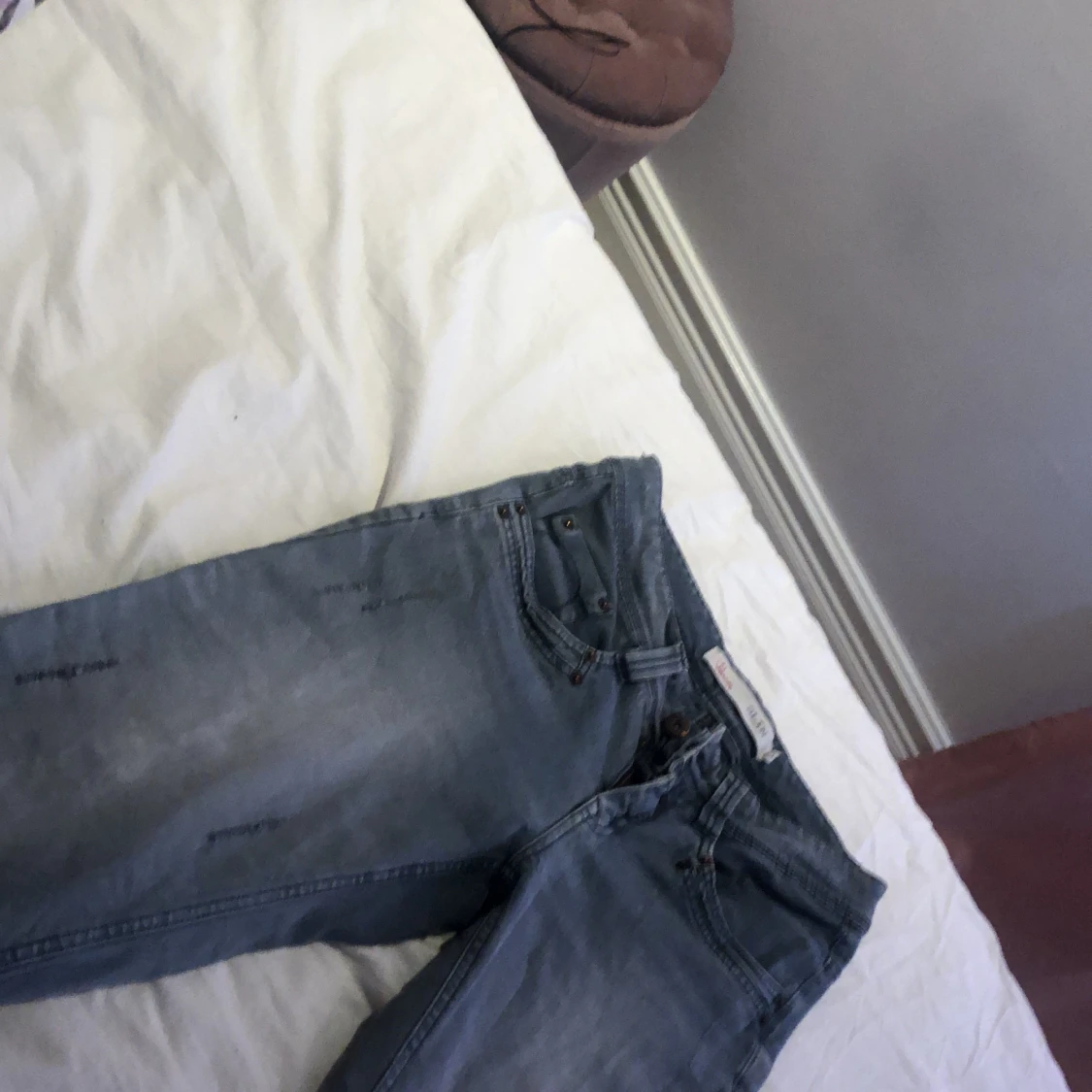 Ett par ljus blåa jeans  - 91