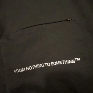 Hoodrich dress, Strl M - Säljer min hoodrich dress som är använd ett par gånger eftersom jag inte riktigt gillar den, den är i väldigt bra skick och har Strl M, väldigt skön material och den är (äkta) köpte den från JD sports. ( köparen står för frakten)