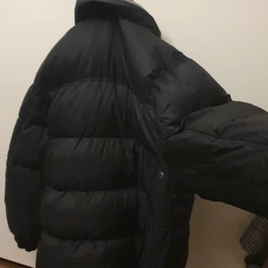 Vintage nicke puffer jacket - Säljer denna jacka pga av att den är lite liten för mig, den är I väldigt bra skick och är i storlek M men den passar även S om man vill ha den mer baggy, och L om man vill ha den tajtare ☺💫 budet börjar på 150kr💕