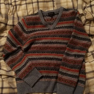 Ull tröja gant - En varm ulltröja från gant. Orginell storlek M men har blivit tvättad fel och krympt innan jag ens hann använda den. Sitter nu som S vilket är för litet på mig i ärmen.