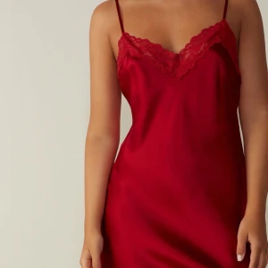 Intimissimi silkes klänning  - Aldrig använd, prislapp finns kvar. Storlek S säljs pga för liten. Skickas från Göteborg.