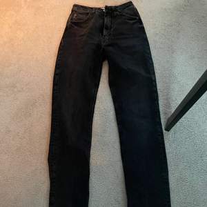 Slim fit zara jeans med slits, långa