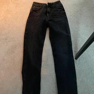 Zara jeans  - Slim fit zara jeans med slits, långa