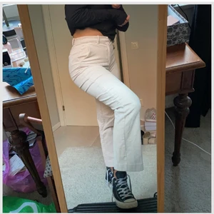 Manchester byxor - Jättefina beiga manchester byxor! Storlek 36, jätte bra skick, inga slitningar!💘💕❤️