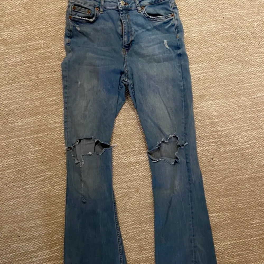 Storlek M, perfekt skick, 300kr🖤🖤. Jeans & Byxor.