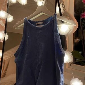 Linne från Zara - Ett ur snyggt ribbat linne från Zara, slutsålt