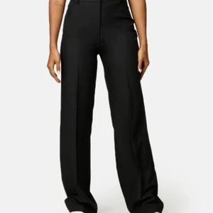 Envii Smith Pants - Säljer mina Envii Smith Pants då dom blivit för stora på mig. Superfin passform med hög midja och straight fit på benen. I bra skick! 