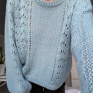 Stickad tröja  - Säljer denna stickade tröja från Lindex💕