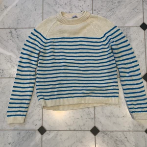 Randig zara tröja  - Säljer den slutsålda randiga tröjan från zara! Strl S men skulle säga att den passar s-m, buda i kommentarerna 