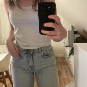 Linne - Jättefint vitt vanligt linne från bikbok i bra skick🤍