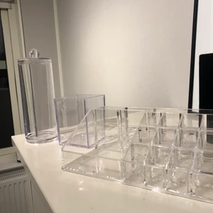 Plastförvaring - Säljer förvaring i plast. Slängs om ingen vill ha det!