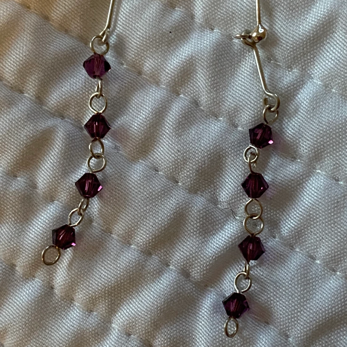 Lila/Silvriga örhängen