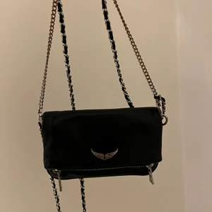 Zadig mini - Säljer min fina mini Zadig väska! Väldigt bra skick, endast lite rost på ena axelbandet!