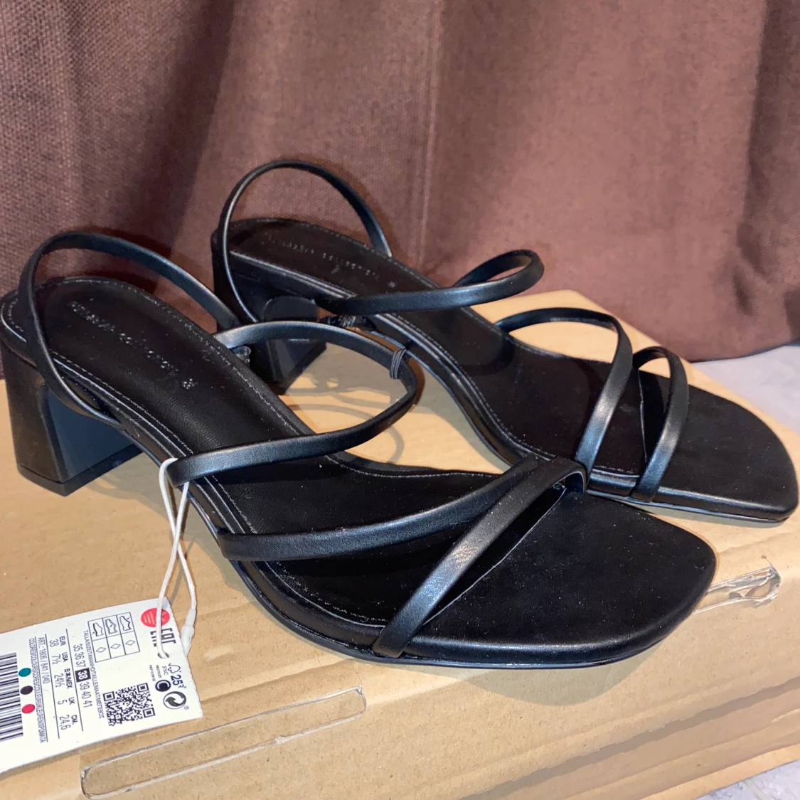 Snygga sandaler (oanvända) - 91