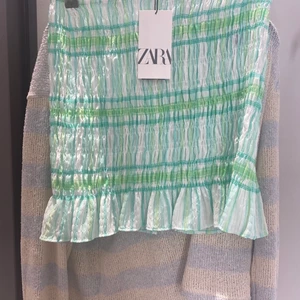 Kjol - Så fin kjol från zara, använd ca 2-3 gånger💕 tror någon annan kan få mer användning av den💕 skriv vid frågor💕 pris+frakt